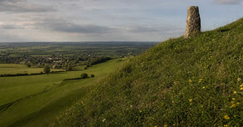 Brant gräsbacke på Cooper's Hill i Gloucestershire där den årliga ostrullningen äger rum