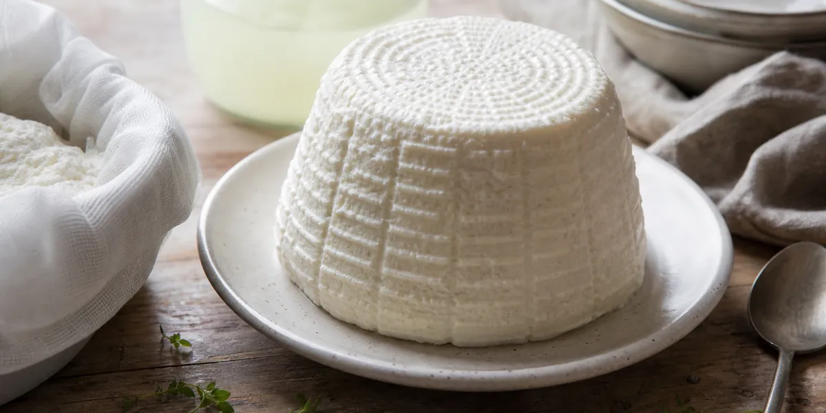 Ricotta från vassle till mild italiensk färskprodukt